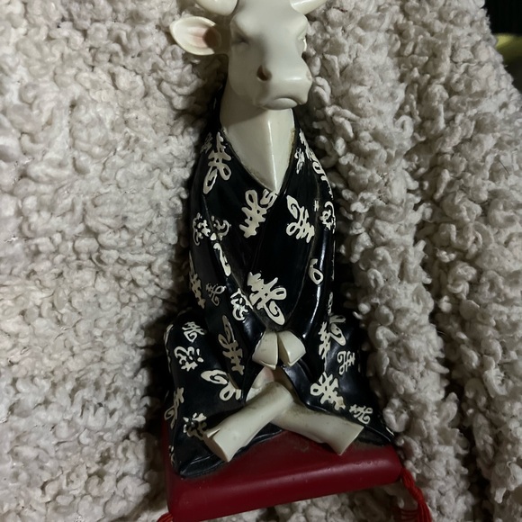 Ceramic Cow Parade ceramic Figurine #7720 meditating cow - Picture 1 of 3